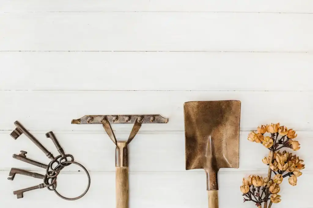 rusty garden tools restoration