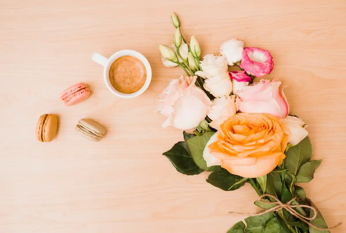 Dutch roses and coffee grounds close up