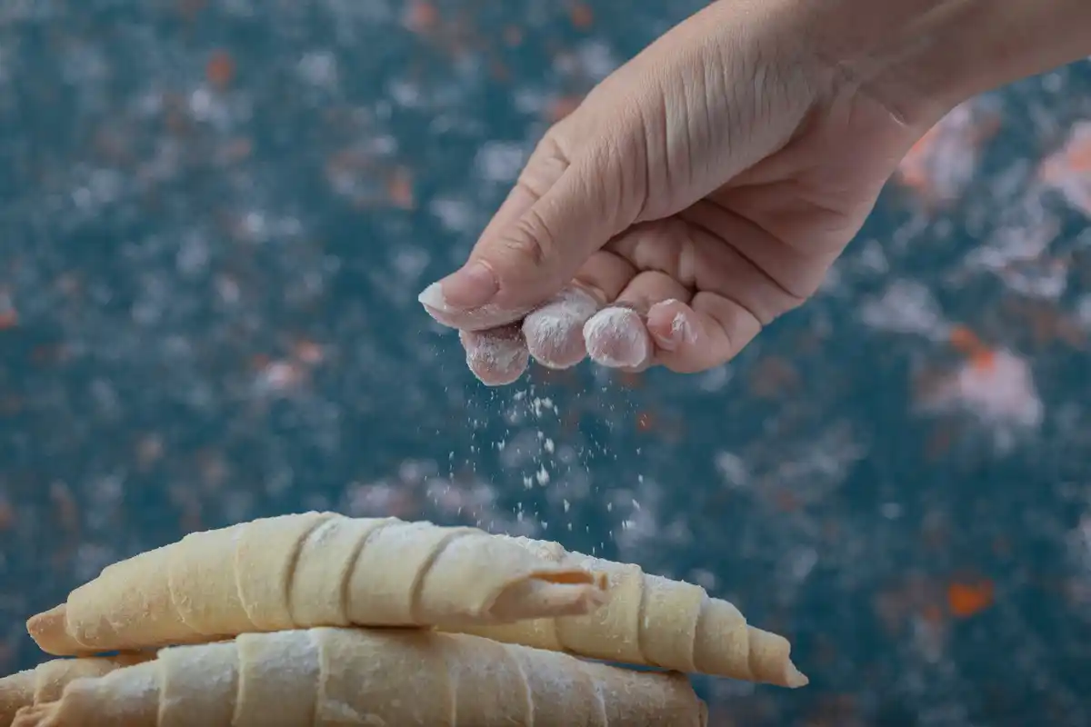 baking soda in garden hand Dutch