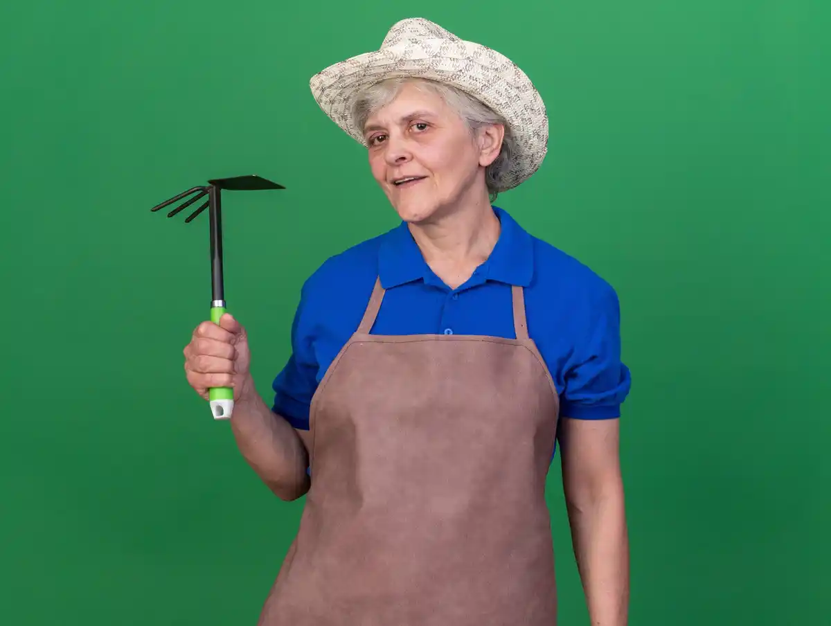 elderly gardener ergonomic garden tools Netherlands