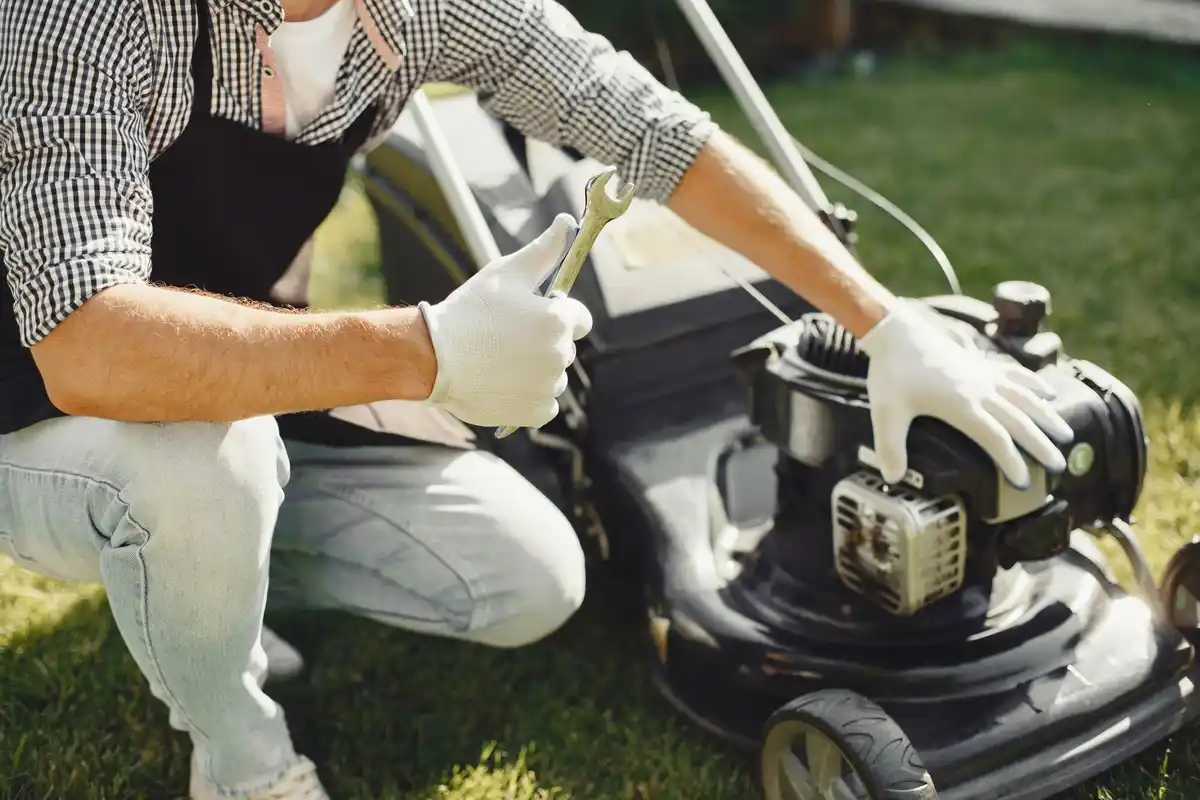 close up lawn mower engine maintenance netherlands