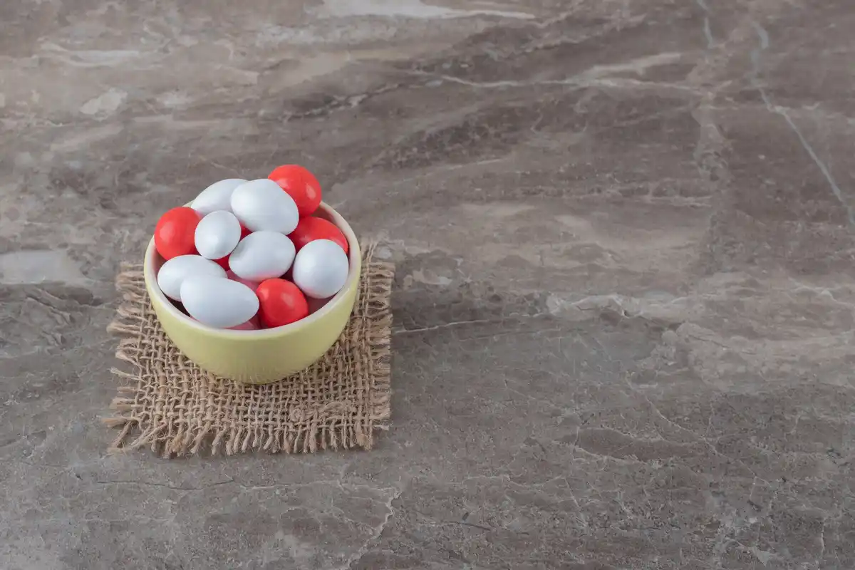 eggshells in tomato garden