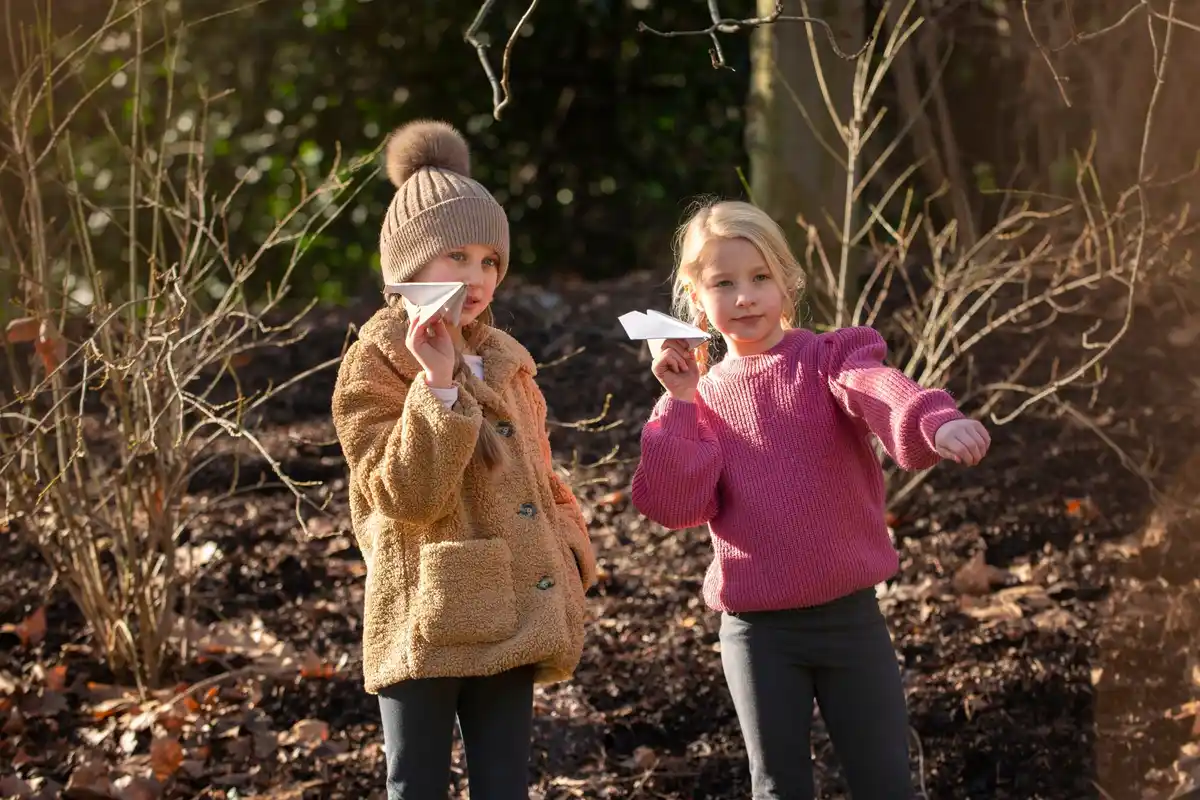 children collecting coffee grounds in a Dutch community garden