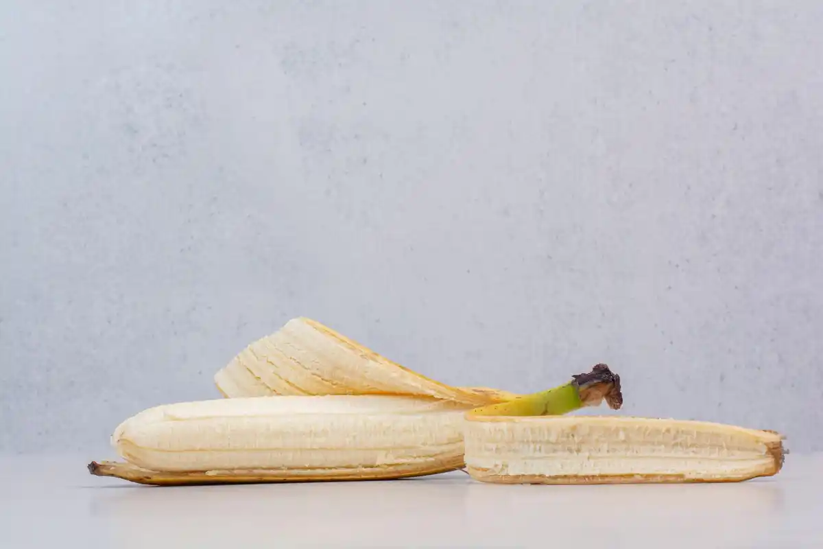 banana peel fertilizer for plants in garden