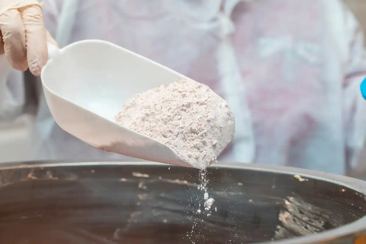 flour protecting plants from fungus